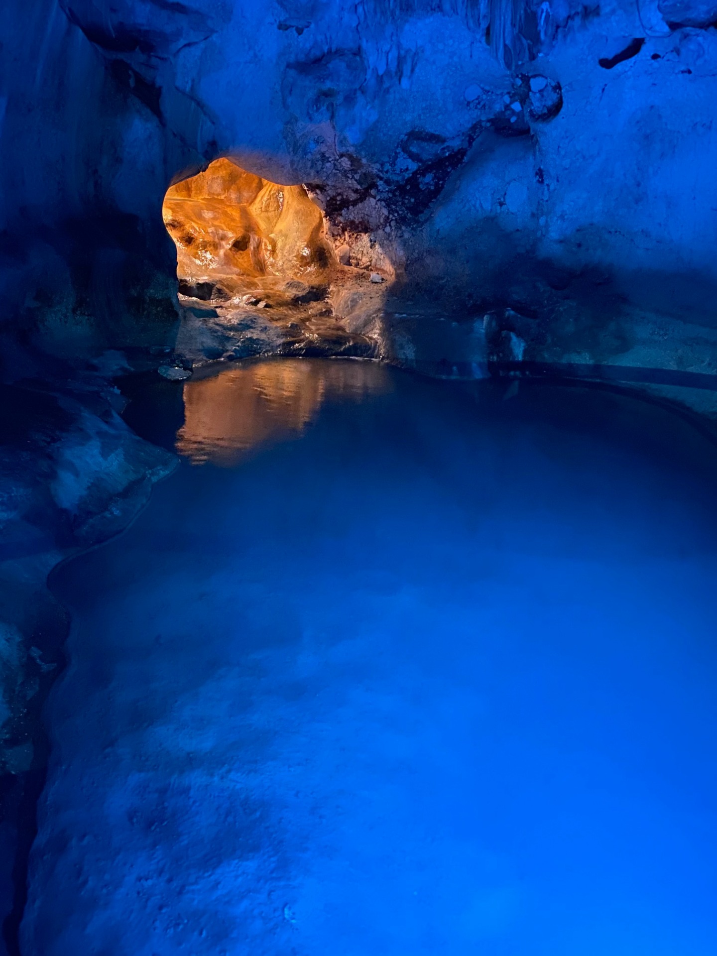 Det med småt: Det vigtigste er, at du mærker efter. Du behøver ikke læse hvert et ord på hjemmesiden, det har ingen betydning. Mærk om det føles rigtigt at booke en tid hos mig. Din indre guide; dine mavefornemmelse eller hvad du kender den som, viser vej. Pengene, tiden og alt hvad der føles som forhindringer eller uoverskueligt, falder på plads, når beslutningen er truffet - en session eller ikke en session :)